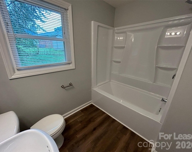 967 Canterbury Court - Photo Thumbnail 14