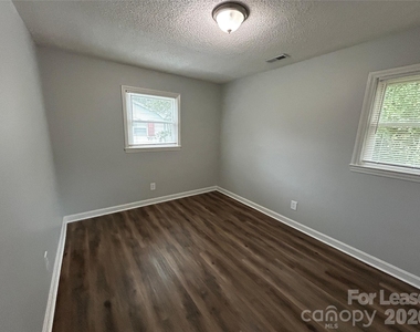 967 Canterbury Court - Photo Thumbnail 11