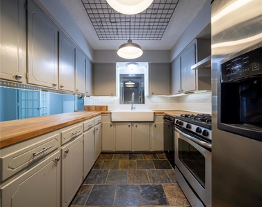 1717 N Locust Street - Photo Thumbnail 5