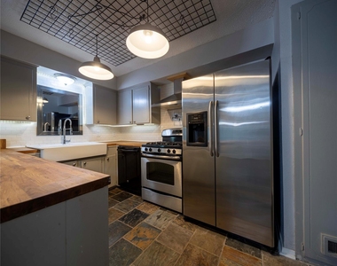 1717 N Locust Street - Photo Thumbnail 4