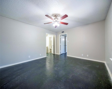 1717 N Locust Street - Photo Thumbnail 14