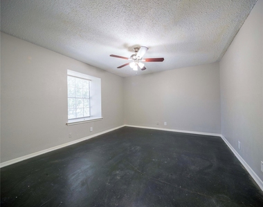 1717 N Locust Street - Photo Thumbnail 13
