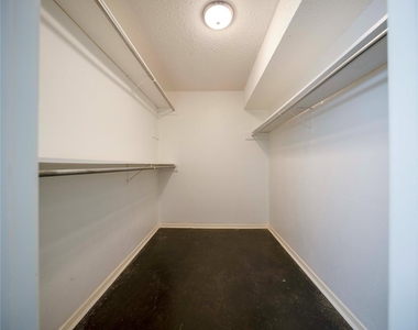 1717 N Locust Street - Photo Thumbnail 17