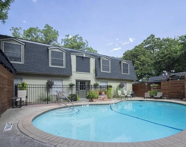 1717 N Locust Street - Photo Thumbnail 20