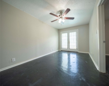1717 N Locust Street - Photo Thumbnail 7