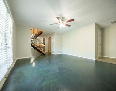 1717 N Locust Street - Photo Thumbnail 9