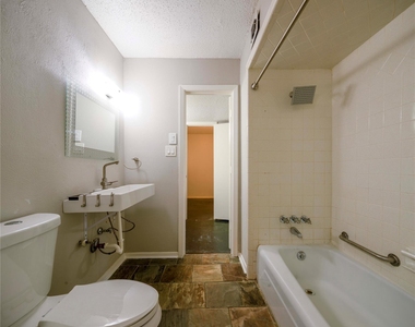1717 N Locust Street - Photo Thumbnail 16
