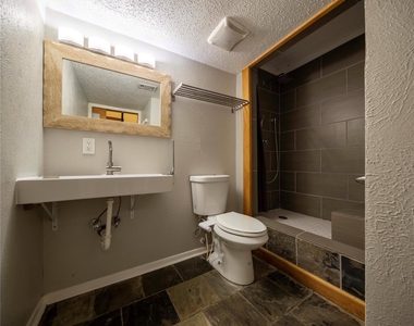 1717 N Locust Street - Photo Thumbnail 11