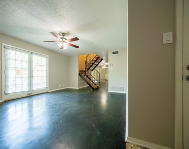 1717 N Locust Street - Photo Thumbnail 10