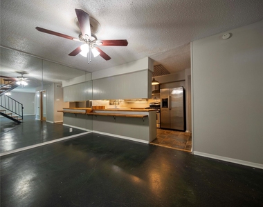 1717 N Locust Street - Photo Thumbnail 3