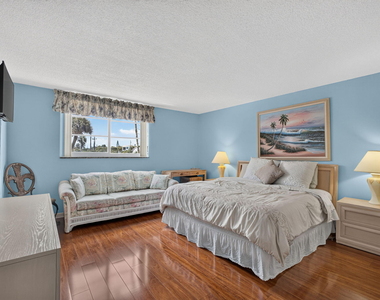 630 Ocean Drive - Photo Thumbnail 11