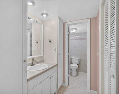630 Ocean Drive - Photo Thumbnail 13