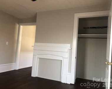 223 E Glendale Avenue - Photo Thumbnail 4