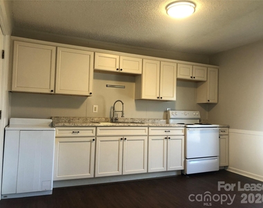 223 E Glendale Avenue - Photo Thumbnail 1