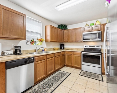 10719 Rankin Drive - Photo Thumbnail 8