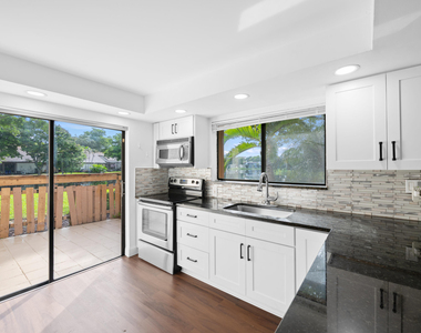 32 Wimbledon Lakes Drive - Photo Thumbnail 1