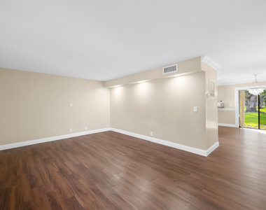 32 Wimbledon Lakes Drive - Photo Thumbnail 6