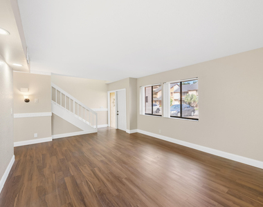 32 Wimbledon Lakes Drive - Photo Thumbnail 7