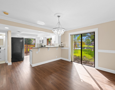 32 Wimbledon Lakes Drive - Photo Thumbnail 4