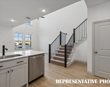 1028 Bristleleaf Way - Photo Thumbnail 6