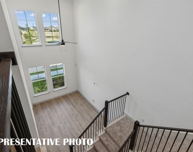 1028 Bristleleaf Way - Photo Thumbnail 7
