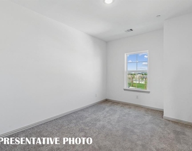 1028 Bristleleaf Way - Photo Thumbnail 12