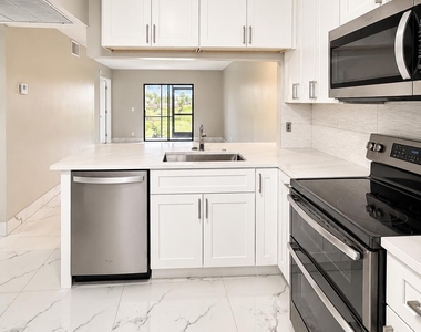 7101 Golf Colony Court - Photo Thumbnail 3