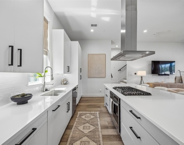 1865 Summit Avenue - Photo Thumbnail 10