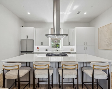 1865 Summit Avenue - Photo Thumbnail 9