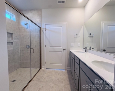 1038 Mapletree Lane - Photo Thumbnail 9