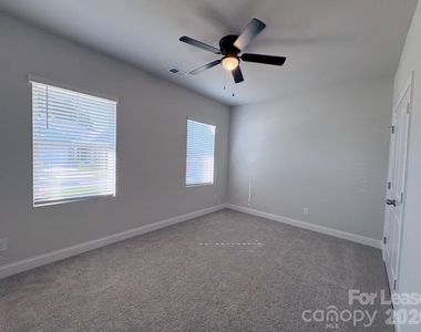 1038 Mapletree Lane - Photo Thumbnail 18