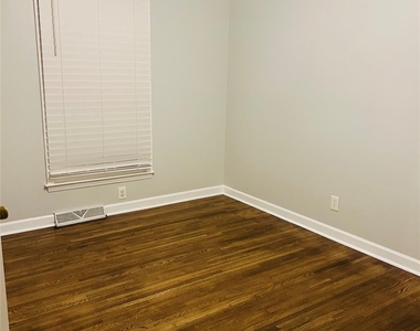 5344 Coburg Avenue - Photo Thumbnail 9