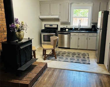 5344 Coburg Avenue - Photo Thumbnail 3
