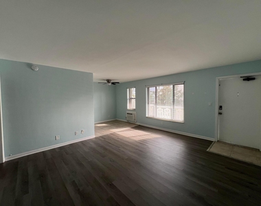 131 Shore Court - Photo Thumbnail 2