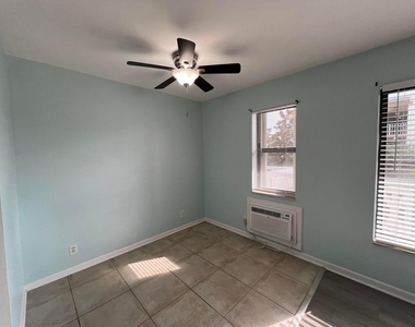 131 Shore Court - Photo Thumbnail 6