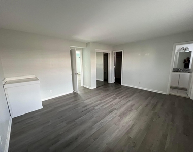 131 Shore Court - Photo Thumbnail 14