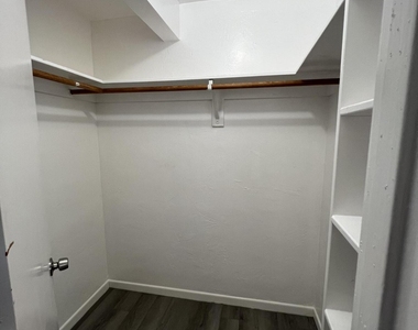 131 Shore Court - Photo Thumbnail 15