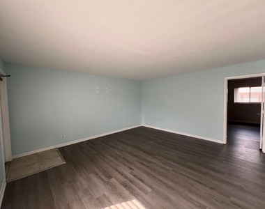 131 Shore Court - Photo Thumbnail 3