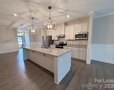 6273 Ashton Park Drive - Photo Thumbnail 10