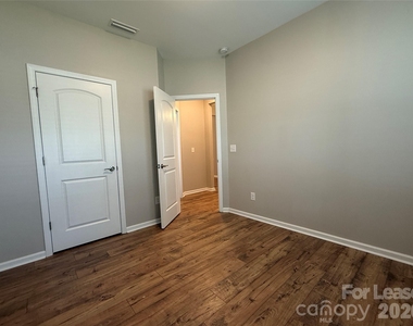 201 Old Harbor Drive - Photo Thumbnail 4