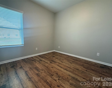 201 Old Harbor Drive - Photo Thumbnail 7