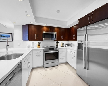3000 N Ocean Drive - Photo Thumbnail 4