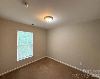 1525 Braveheart Lane - Photo Thumbnail 9