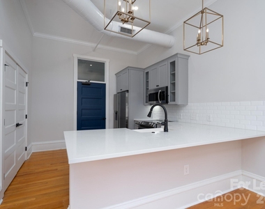52 Union Street S - Photo Thumbnail 3