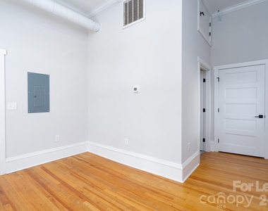 52 Union Street S - Photo Thumbnail 10