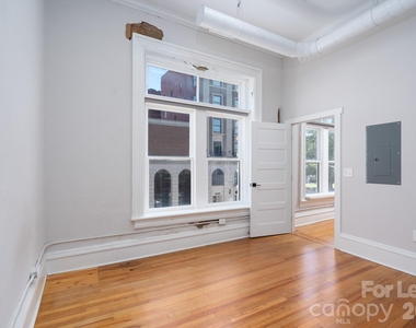 52 Union Street S - Photo Thumbnail 8