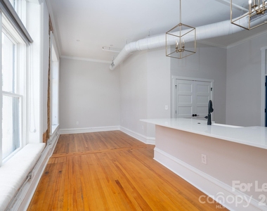 52 Union Street S - Photo Thumbnail 4