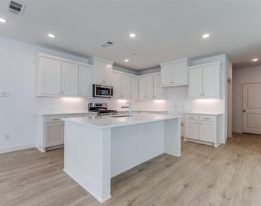 8864 Scarp Hill Lane - Photo Thumbnail 4