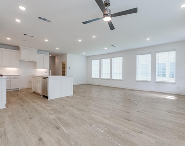 8864 Scarp Hill Lane - Photo Thumbnail 3