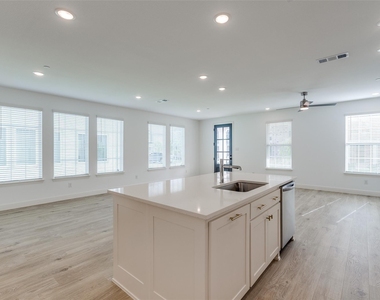 8864 Scarp Hill Lane - Photo Thumbnail 5